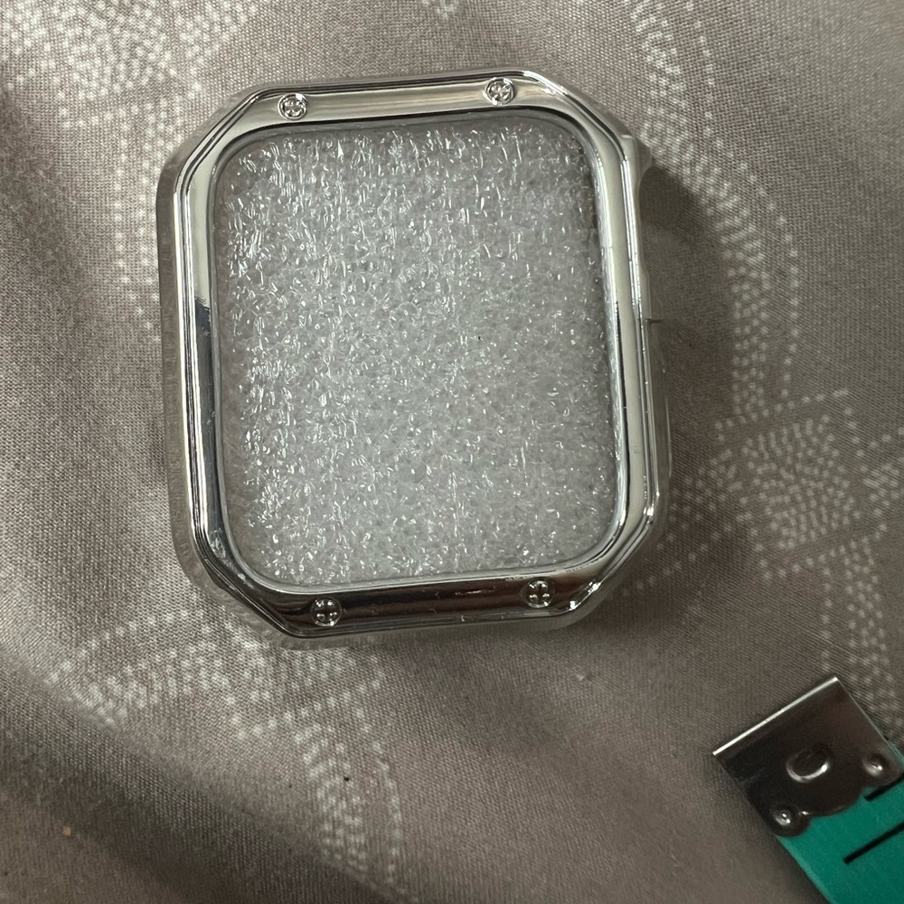 🥰 4/$25- Silver Smartwatch Case